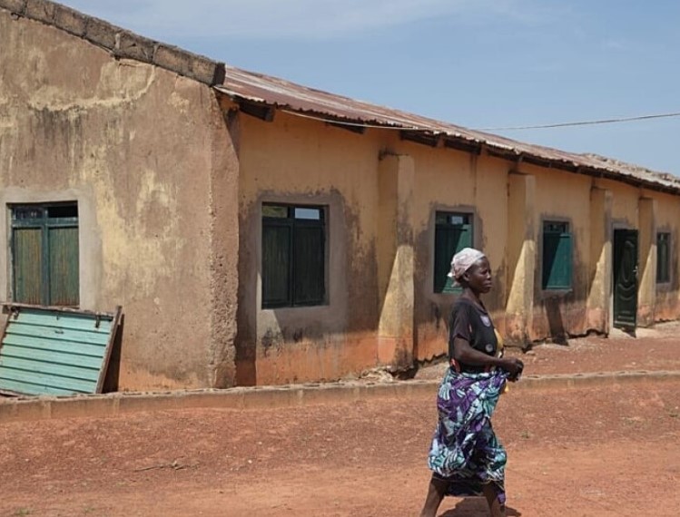 Naoružani oteli najmanje 227 učenika i nastavnika u Nigeriji