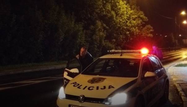 Vogošća: Naoružani s pištoljem i šrafcigerom opljačkali benzinsku pumpu