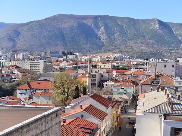 Napad u Mostaru: Povrijeđeno petero ljudi, od toga dvoje maloljetnika