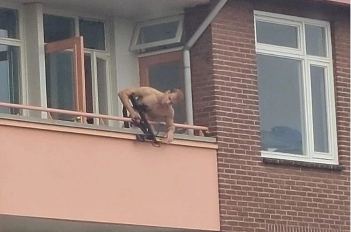 Napad u Nizozemskoj: Dvoje mrtvih, policija pucala na muškarca sa samostrelom