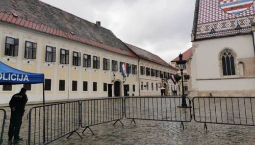 Napadač na Markovom trgu koristio malokalibarski kalašnjikov