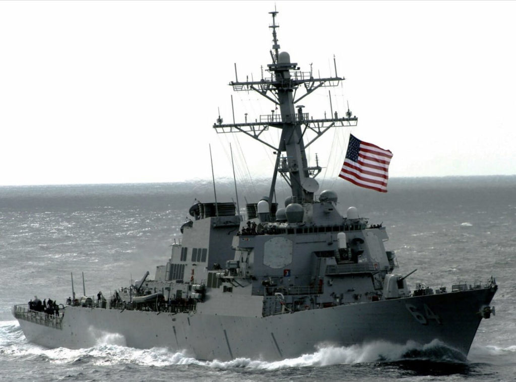 Napadnut američki ratni brod USS Carney u Crvenom moru