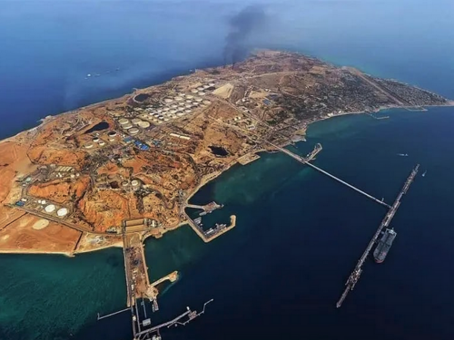 Napadnut ključni iranski otok