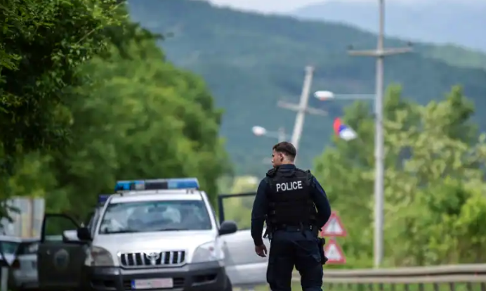 Napadnuta vozila kosovske policije