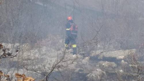 Napao vatrogasca i oborio ga na tlo