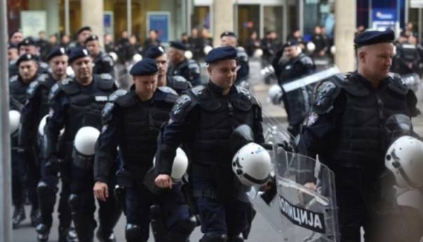 Napeto u Beogradu: Dva skupa osigurava 6 hiljada policajaca