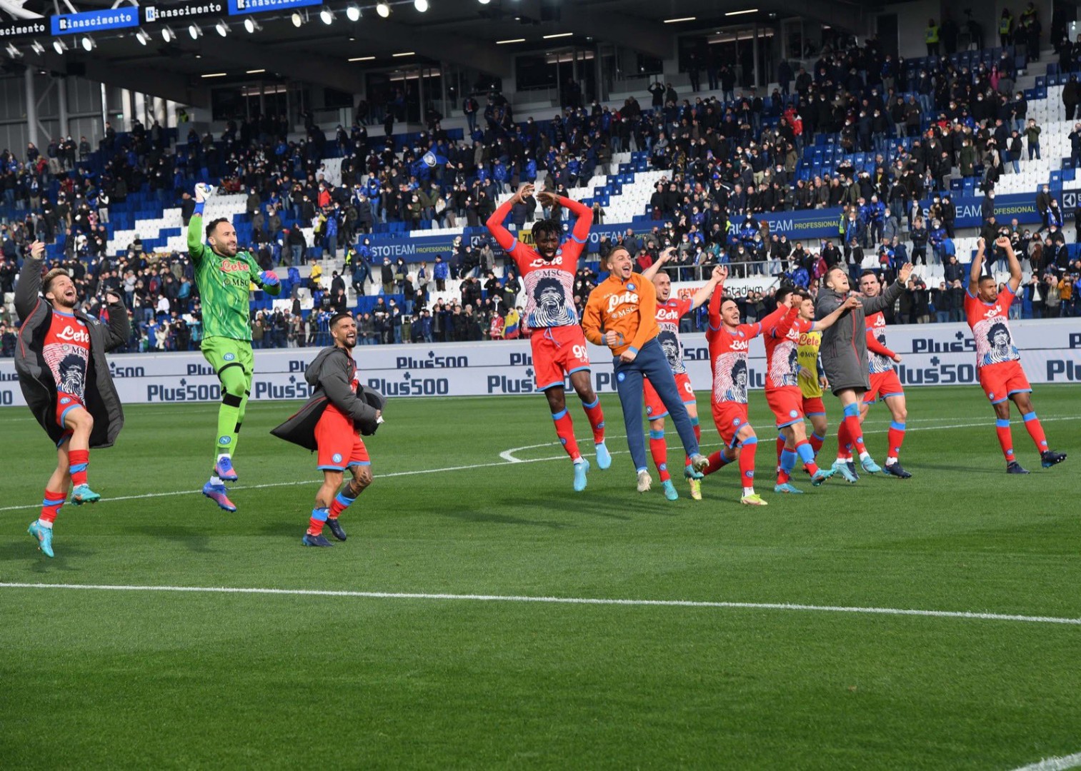 Napoli pobjedom u Bergamu ostao u trci za titulu