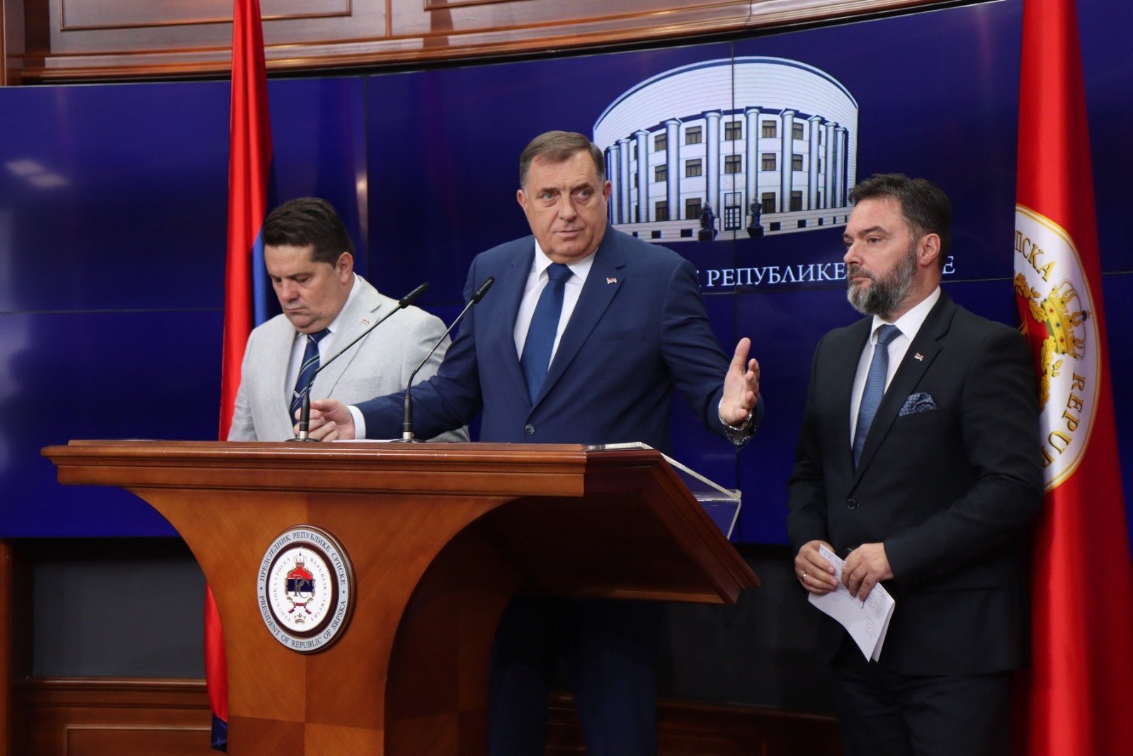 Napuštanje institucija i plate Srbima: Dodik vrti priču staru dvije godine