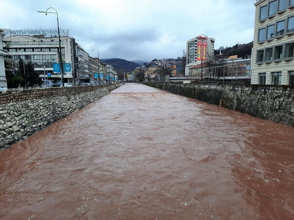 Narandžasto upozorenje: Zbog obilnih padavina prijete poplave