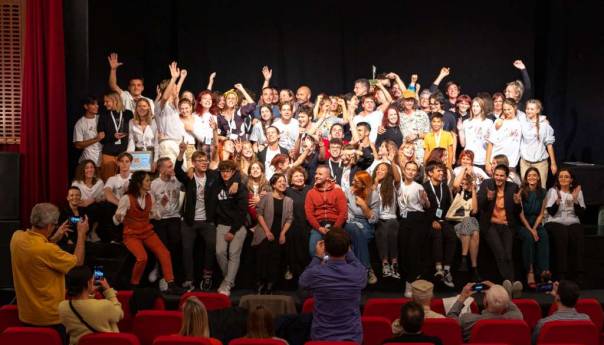 'Naš razred' iz Splita pobjednička predstava 10. Juventafesta