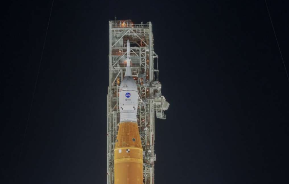 NASA će večeras lansirati na Mjesec raketu Artemis