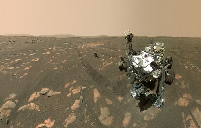 NASA-in rover snimio "selfie" s malim helikopterom na Marsu