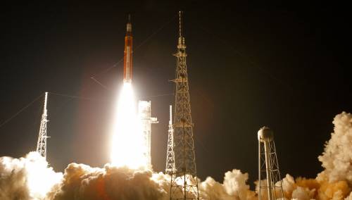 NASA lansirala megaraketu Artemis prema Mjesecu