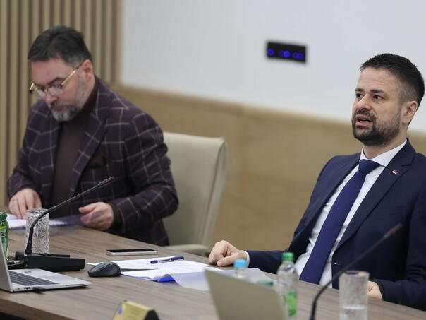 Naša stranka: Košarac i Amidžić glume vatrogasce požara kojeg su sami izazvali