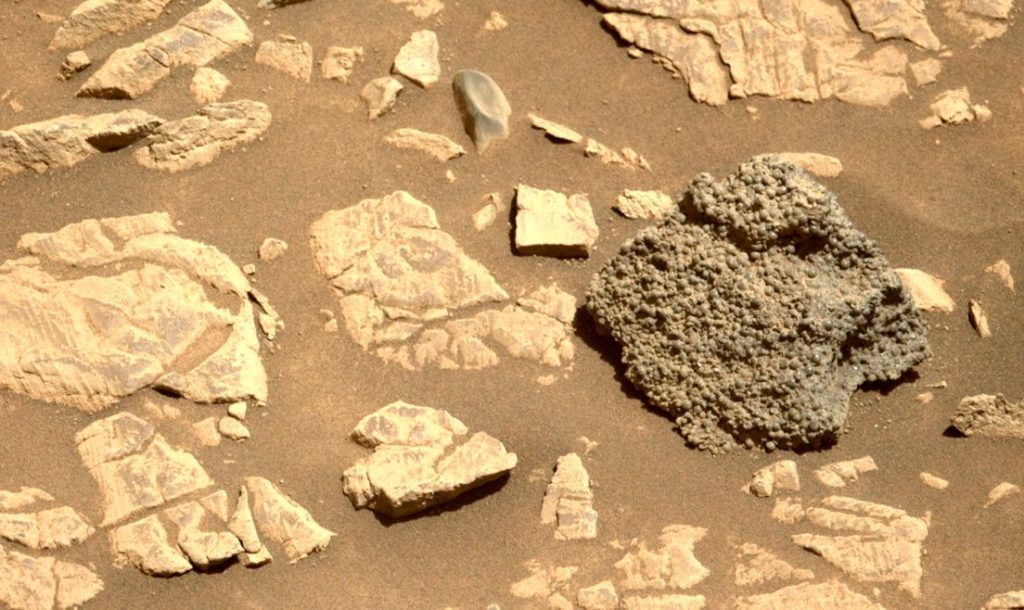 NASA zbunjena: Rover pronašao misteriozan kamen na Marsu