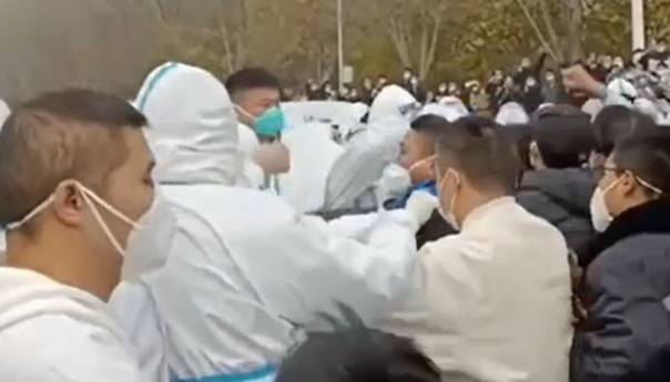 Nasilni protesti u najvećoj fabrici iPhone-a u Kini