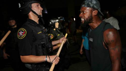 Nasilni protesti u Wisconsinu nakon što su policajci upucali Afroamerikanca