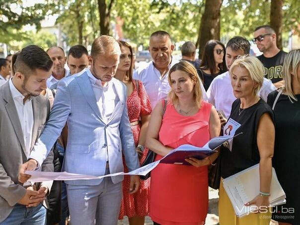 Nastavak drame u Banja Luci, građani protiv Ćiriličnog parka