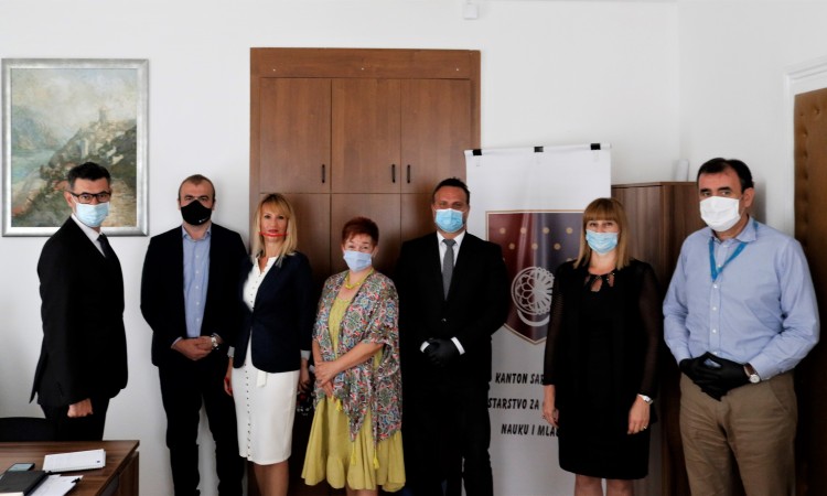 Nastaviti integraciju medijske i informacijske pismenosti u obrazovni sistem