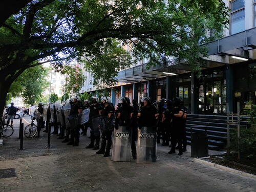 Blokada suda i tužilaštva u Novom Sadu, policija odgurala demonstrante