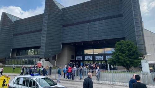 Nastavljena masovna vakcinacija u Zetri, građani od ranog jutra u redovima