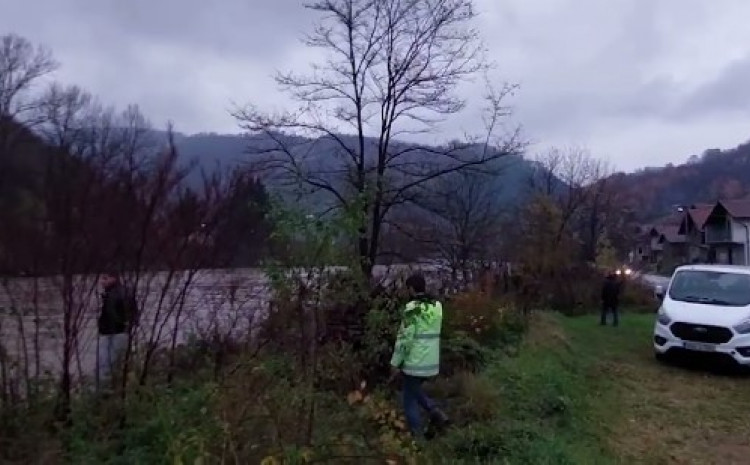 Nastavljena potraga za dvojicom radnika koji su upali u rijeku Bosnu