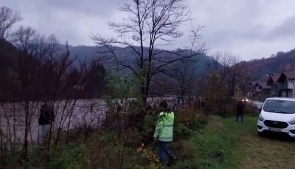 Nastavljena potraga za dvojicom radnika koji su upali u rijeku Bosnu