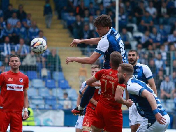 Nastavljena trka između Zrinjskog i Borca, najveća posjeta na Grbavici