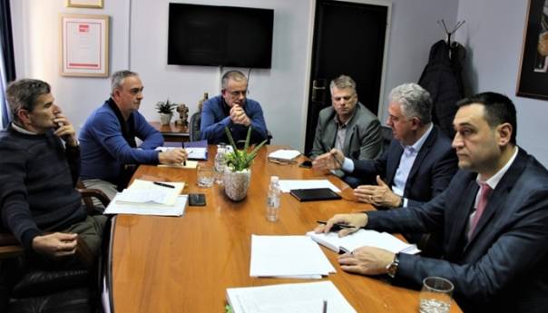 Nastavljeni razgovori Vlade i sindikata osnovnog obrazovanja HNK-a