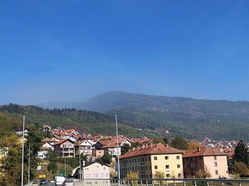 Nastavljeno gašenje deponije u Šišetima, učenici na nastavi, roditelji zabrinuti