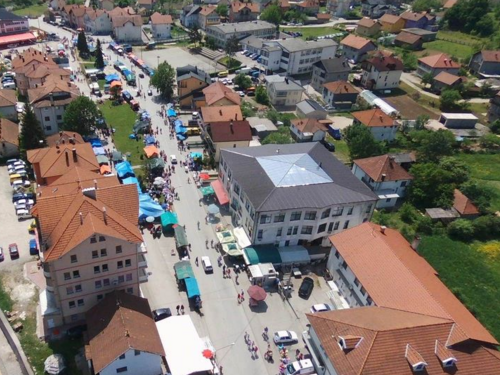 Nastavnik u Sapni prijetio učenicima, zadržan na liječenju u UKC Tuzla