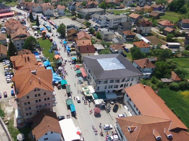 Nastavnik u Sapni prijetio učenicima, zadržan na liječenju u UKC Tuzla