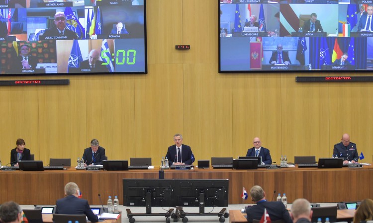 NATO logistikom, transportom i medicinski pomaže borbu protiv pandemije