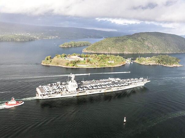 NATO pojačava sigurnost: Američki nosač aviona uplovio u Norvešku