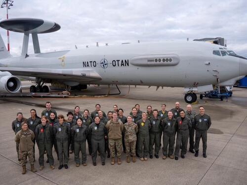 NATO: Prvi let s potpuno ženskom posadom