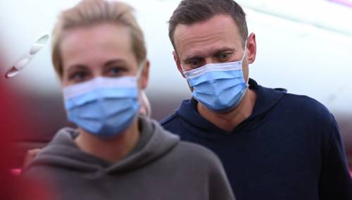 Navaljni sletio u Moskvu, desetak saradnika privedeno