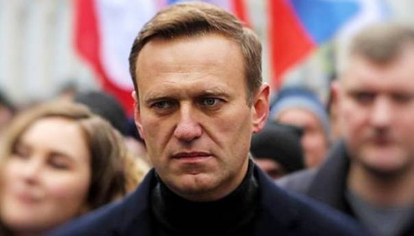 Navalni izveden na ročište u policijskoj stanici u Moskvi