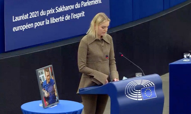 Navalnijeva kćerka pozvala vlade EU da se suoče s Putinovim režimom