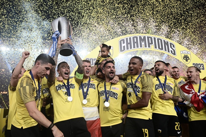 Navijači AEK-a znali su proslaviti naslov prvaka Grčke