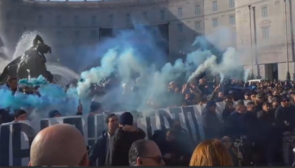 Navijači bakljama i aplauzom uputili posljednji pozdrav Siniši Mihajloviću