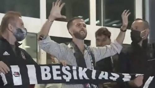 Navijači Bešiktaša priredili spektakularan doček Pjaniću