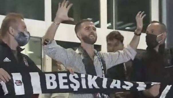 Navijači Bešiktaša priredili spektakularan doček Pjaniću