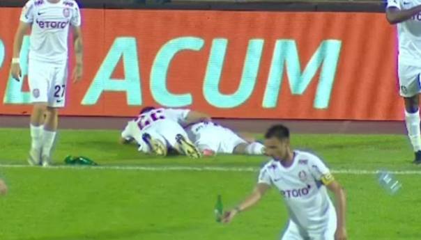 Navijači Borca staklenom flašom gađali igrače Cluja