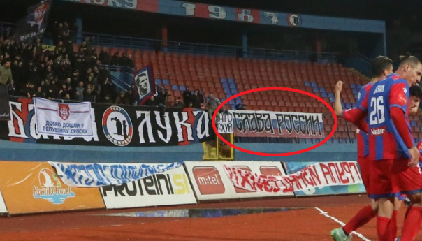 Navijači Borca u Banjoj Luci okačili transparent podrške Rusiji