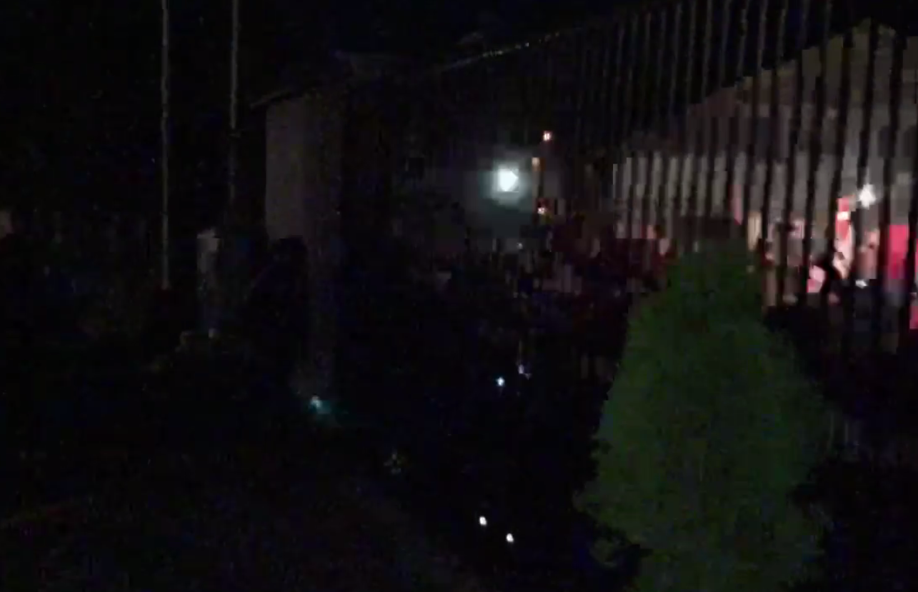 Navijači dočekali ekipu Sarajeva nakon utakmice protiv Celtica