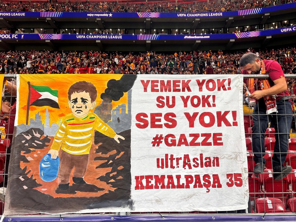 Navijači Galatasaraya pružili snažnu podršku Gazi na meču s Liverpoolom