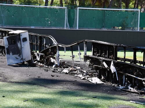 Navijači Hajduka divljali u Šibeniku, uništili dio stadiona