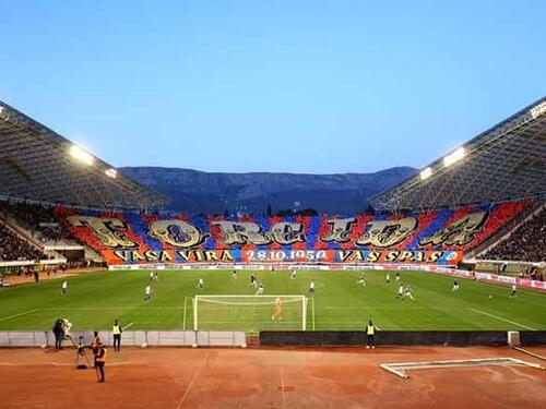 Navijači Hajduka ne dozvoljavaju ćirilicu na spomeniku u Splitu