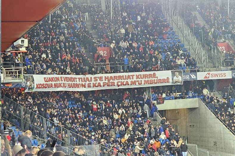 Navijači Kosova parolom 'bocnuli' Srbiju zbog Xhake i Shaqirija