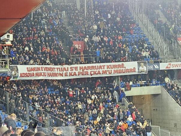 Navijači Kosova parolom 'bocnuli' Srbiju zbog Xhake i Shaqirija